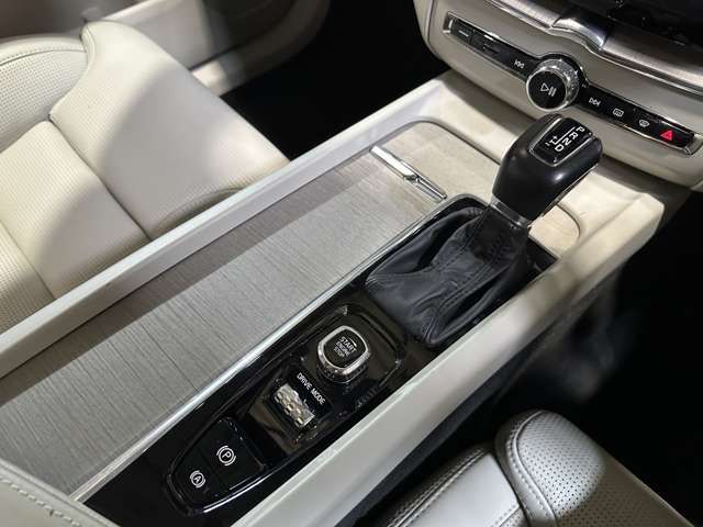 ボルボ ＸＣ６０ Ｔ５ ＡＷＤ インスクリプション ４ＷＤ H30年 (関東) 99