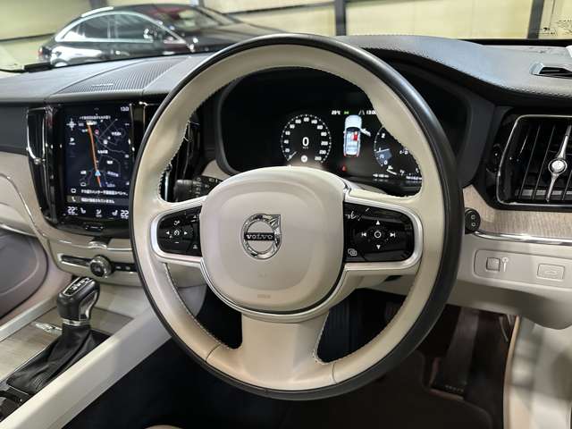 ボルボ ＸＣ６０ Ｔ５ ＡＷＤ インスクリプション ４ＷＤ H30年 (関東) 99