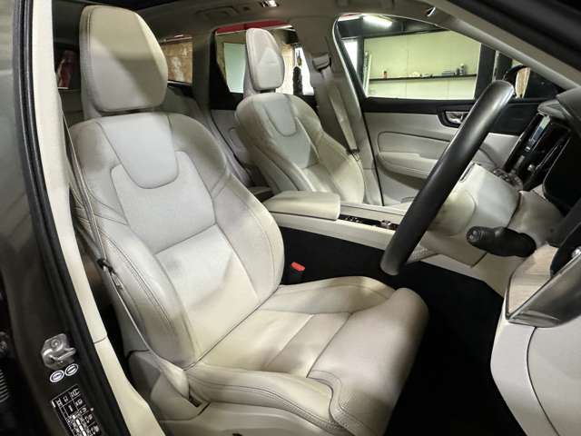 ボルボ ＸＣ６０ Ｔ５ ＡＷＤ インスクリプション ４ＷＤ H30年 (関東) 99
