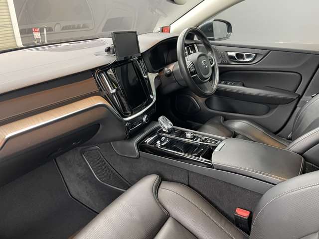 ボルボ Ｖ６０ Ｔ８ ツインエンジン ＡＷＤ インスクリプション ４ＷＤ R2年 (関東) 99