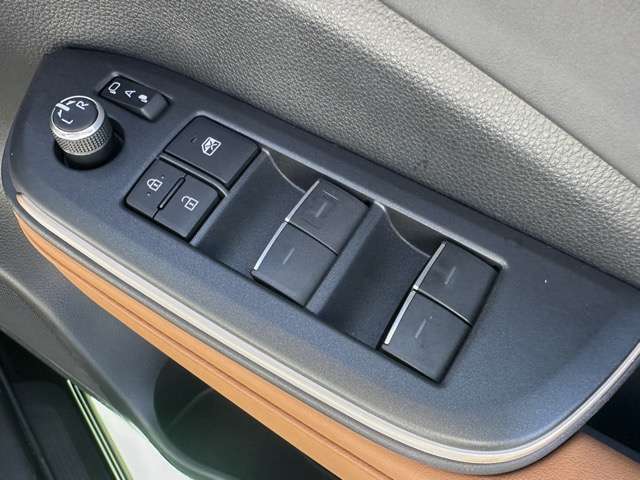 トヨタ クラウン　クロスオーバー　ハイブリッド ２．４ ＲＳ Ｅ－ＦＯＵＲ ＡＤＶＡＮＣＥＤ ４ＷＤ R8年 (東海) 99