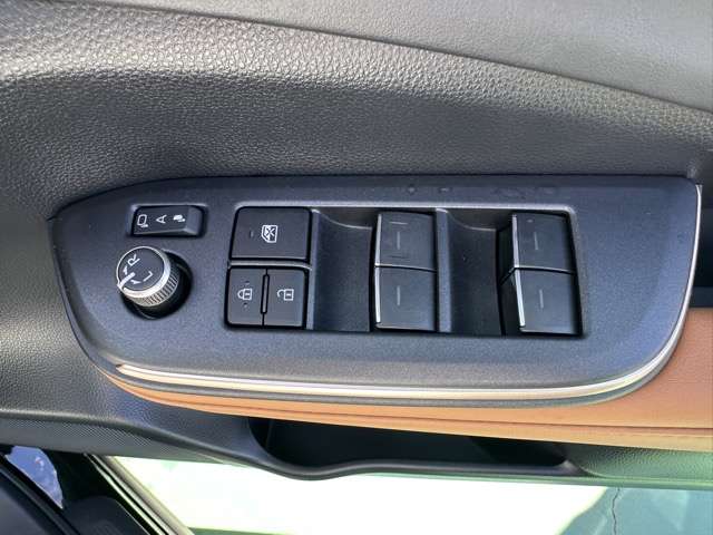 トヨタ クラウン　クロスオーバー　ハイブリッド ２．４ ＲＳ Ｅ－ＦＯＵＲ ＡＤＶＡＮＣＥＤ ４ＷＤ R6年 (東海) 99