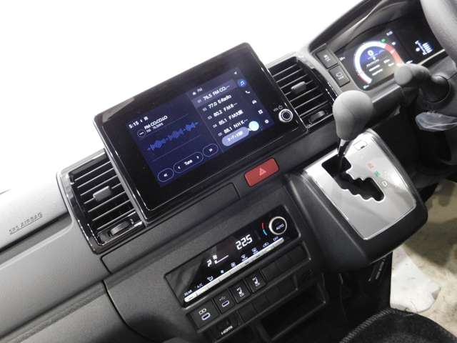 トヨタ ハイエースバン ２．８ スーパーＧＬ ロング ディーゼルターボ ４ＷＤ R8年 () 99