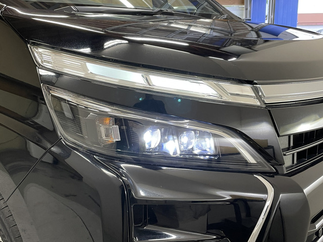 トヨタ ヴォクシー ２．０ ＺＳ 煌ＩＩＩ R2年 () 99
