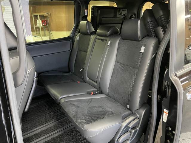 トヨタ ヴォクシー ２．０ ＺＳ 煌ＩＩＩ R2年 () 99