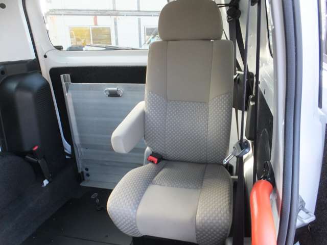 日産 ＮＶ２００バネットバン １．６ チェアキャブ 車イス２名仕様 R1年 (近畿) 99