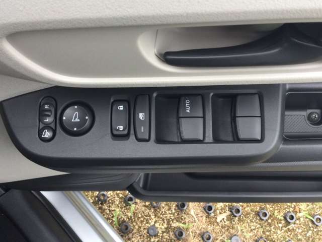 ホンダ Ｎ　ＢＯＸ ６６０ ４ＷＤ R8年 () 99