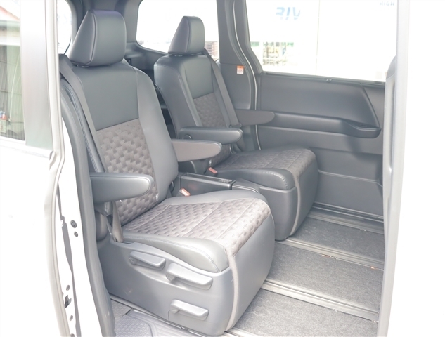 トヨタ ヴォクシー ２．０ Ｓ－Ｚ R6年 () 99
