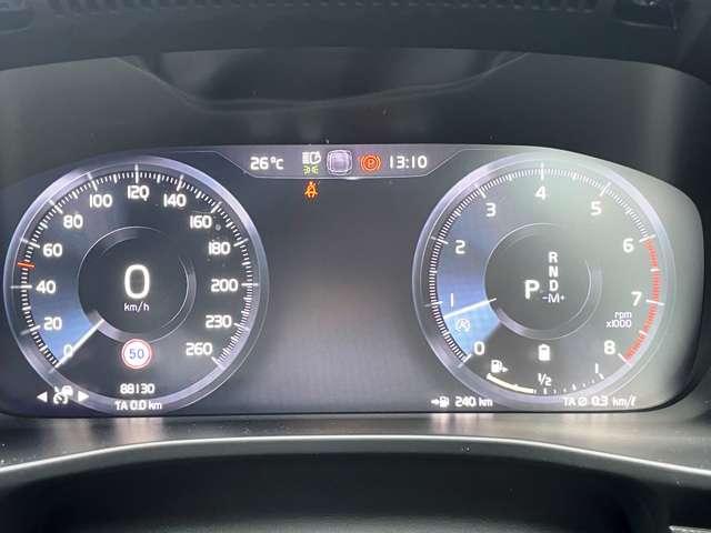 ボルボ ＸＣ４０ Ｂ４ ＡＷＤ Ｒデザイン ４ＷＤ R2年 (東海) 99