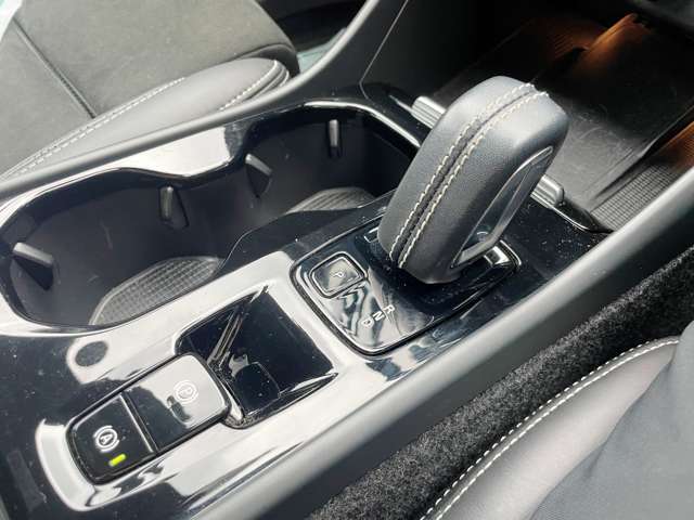 ボルボ ＸＣ４０ Ｂ４ ＡＷＤ Ｒデザイン ４ＷＤ R2年 (東海) 99