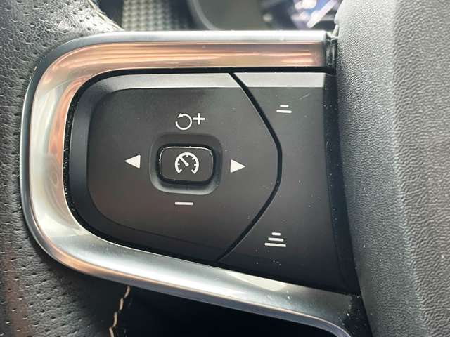 ボルボ ＸＣ４０ Ｂ４ ＡＷＤ Ｒデザイン ４ＷＤ R2年 (東海) 99