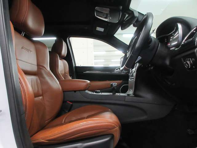 ジープ グランドチェロキー ＳＲＴ８ ４ＷＤ H28年 (関東) 99