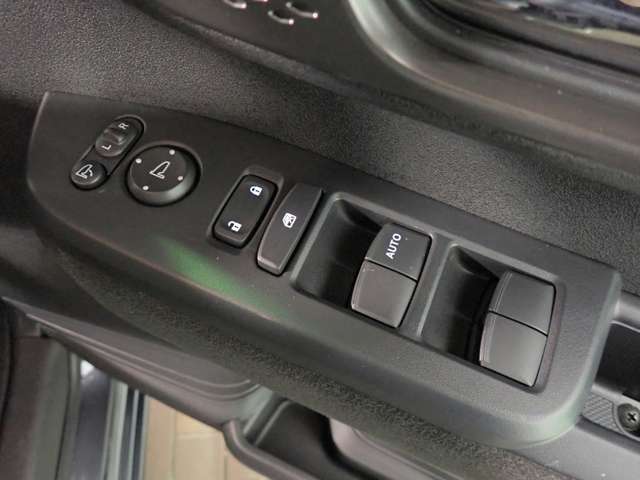 ホンダ Ｎ　ＢＯＸ カスタム ６６０ ターボ R7年 () 99