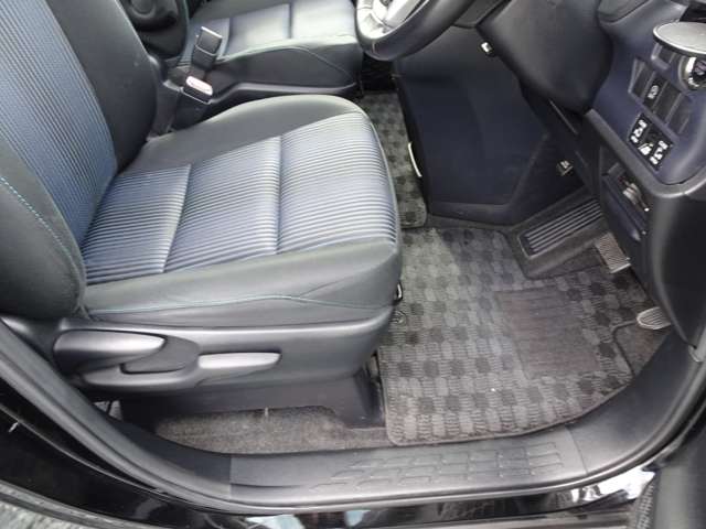 トヨタ ノア ２．０ ＳＩ H26年 (東海) 99