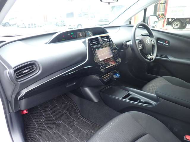 トヨタ プリウス １．８ Ｓ R1年 (関東) 99