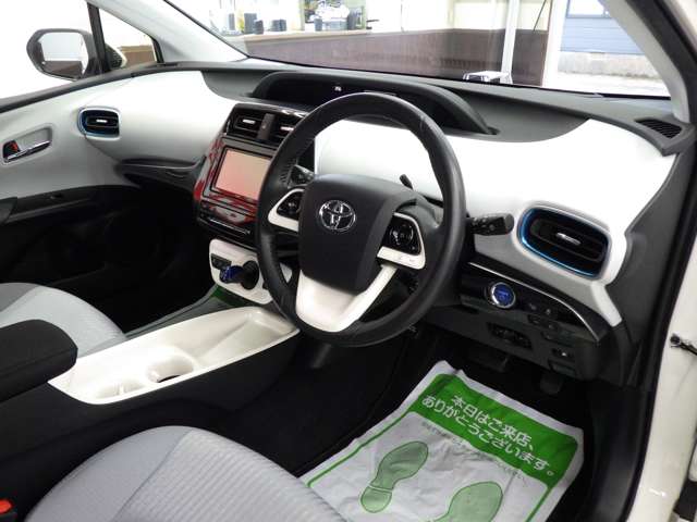トヨタ プリウス １．８ Ａ Ｅ－ＦＯＵＲ ４ＷＤ H28年 () 99