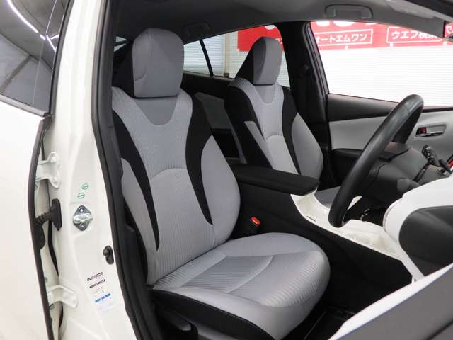 トヨタ プリウス １．８ Ａ Ｅ－ＦＯＵＲ ４ＷＤ H28年 () 99