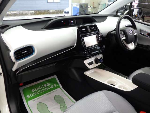 トヨタ プリウス １．８ Ａ Ｅ－ＦＯＵＲ ４ＷＤ H28年 () 99