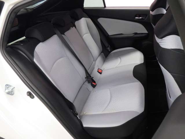 トヨタ プリウス １．８ Ａ Ｅ－ＦＯＵＲ ４ＷＤ H28年 () 99