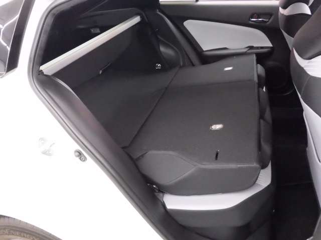 トヨタ プリウス １．８ Ａ Ｅ－ＦＯＵＲ ４ＷＤ H28年 () 99