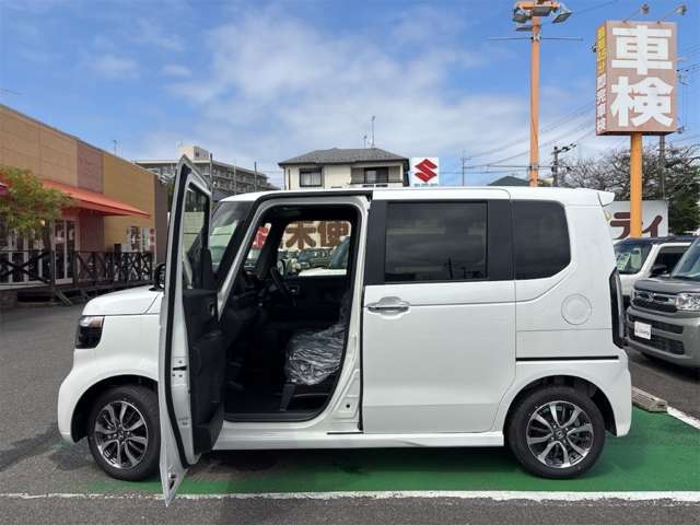 ホンダ Ｎ　ＢＯＸ カスタム ６６０ R8年 () 99