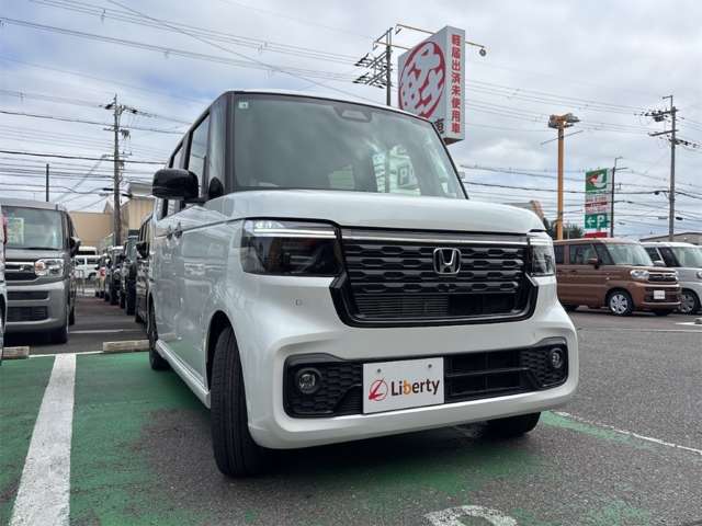 ホンダ Ｎ　ＢＯＸ カスタム ６６０ ターボ ブラック スタイル R8年 () 99