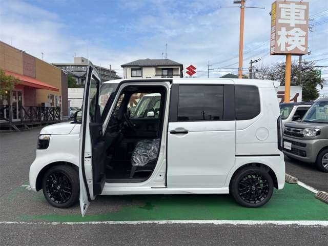 ホンダ Ｎ　ＢＯＸ カスタム ６６０ ターボ ブラック スタイル R8年 () 99
