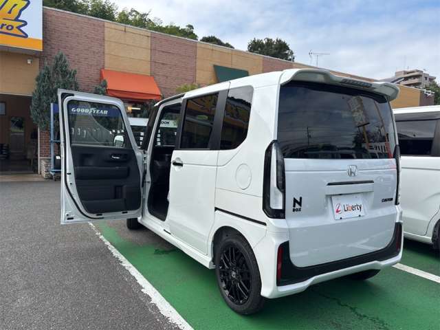 ホンダ Ｎ　ＢＯＸ カスタム ６６０ ターボ ブラック スタイル R8年 () 99