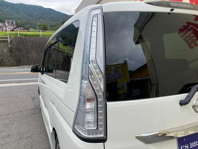 日産 セレナ ２．０ ハイウェイスター Ｓ－ＨＹＢＲＩＤ H26年 (中国) 99