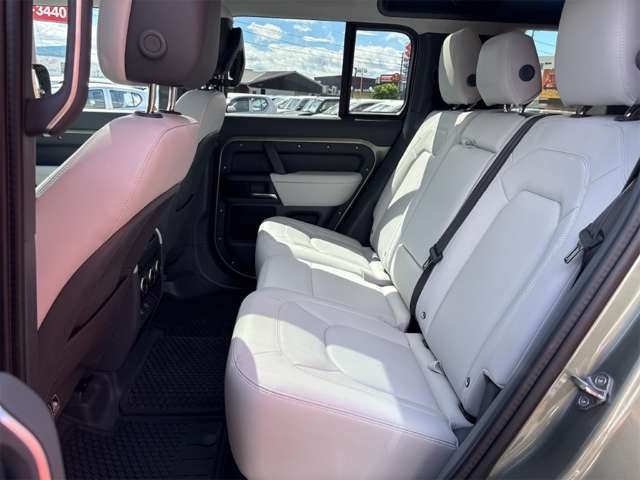 ランドローバー ディフェンダー １１０ Ｘダイナミック ＨＳＥ ３．０Ｌ Ｄ３５０ ディーゼルターボ ４ＷＤ R7年 () 99