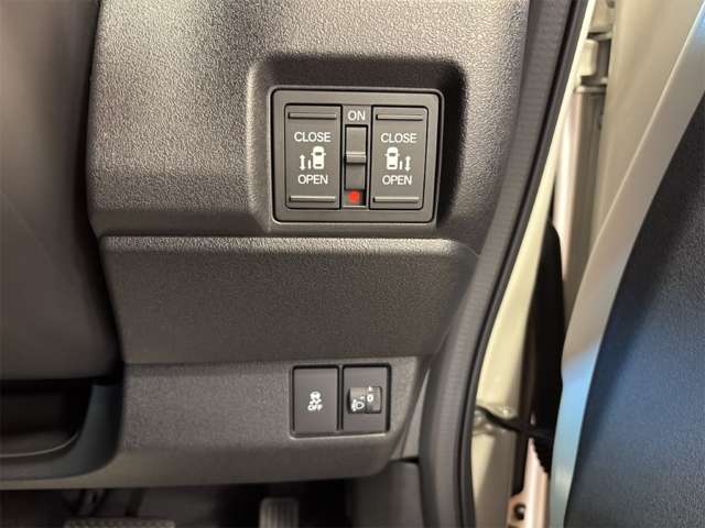 ホンダ Ｎ　ＢＯＸ カスタム ６６０ コーディネートスタイル ２トーン R8年 () 99