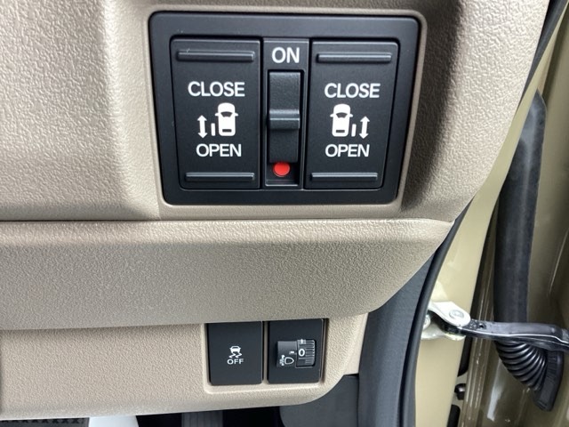 ホンダ Ｎ　ＢＯＸ ジョイ ６６０ ターボ ２トーン ４ＷＤ R8年 () 99