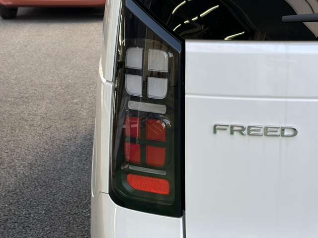 ホンダ フリード　ハイブリッド １．５ Ｅ：ＨＥＶ エアー R8年 () 99