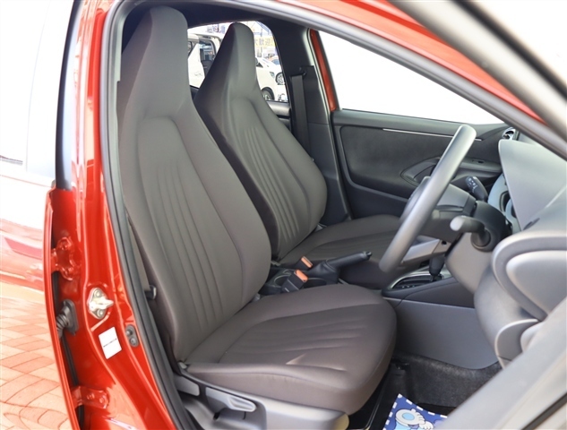 トヨタ ヤリス １．０ Ｇ R8年 () 99