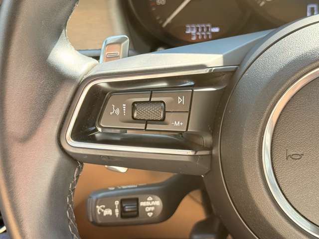 ポルシェ マカン ＰＤＫ ４ＷＤ R5年 () 99