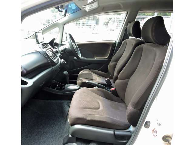 ホンダ フィット １．３ Ｇ １０ＴＨアニバーサリーＩＩ H24年 () 99