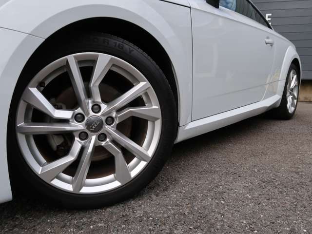 アウディ ＴＴ クーペ　４０　ＴＦＳＩ R1年 (関東) 99