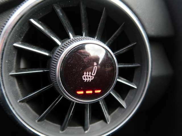 アウディ ＴＴ クーペ　４０　ＴＦＳＩ R1年 (関東) 99