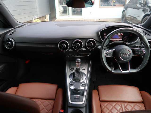 アウディ ＴＴ クーペ　４０　ＴＦＳＩ R1年 (関東) 99