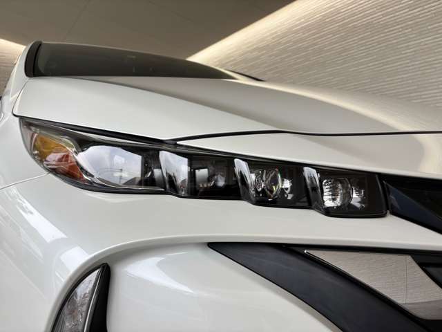 トヨタ プリウスＰＨＶ １．８ Ａ プレミアム R2年 (中国) 99