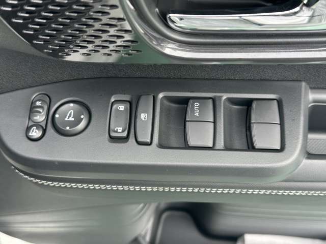 ホンダ Ｎ　ＢＯＸ カスタム ６６０ ターボ コーディネートスタイル ２トーン R8年 (東海) 99