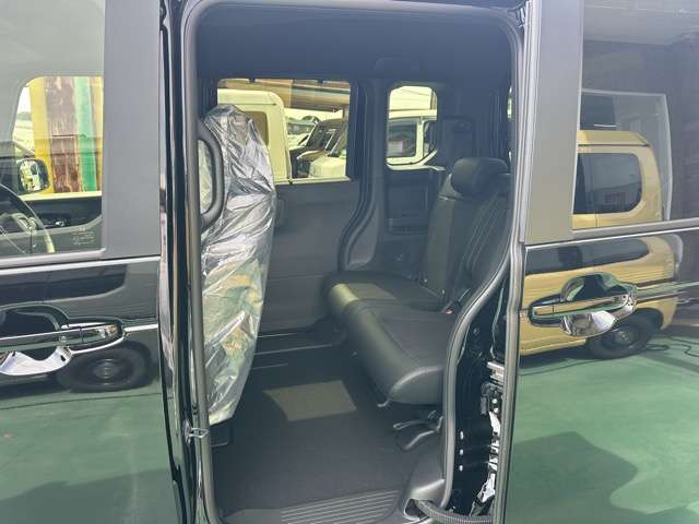 ホンダ Ｎ　ＢＯＸ カスタム ６６０ ターボ ブラック スタイル R8年 (東海) 99