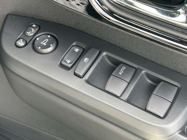 ホンダ Ｎ　ＢＯＸ カスタム ６６０ ターボ ブラック スタイル R8年 (東海) 99