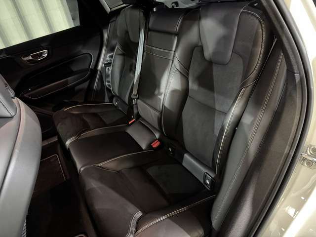 ボルボ ＸＣ６０ Ｄ４ ＡＷＤ Ｒデザイン ディーゼルターボ ４ＷＤ H30年 () 99