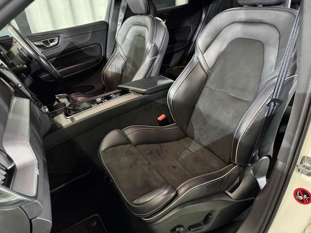 ボルボ ＸＣ６０ Ｄ４ ＡＷＤ Ｒデザイン ディーゼルターボ ４ＷＤ H30年 () 99