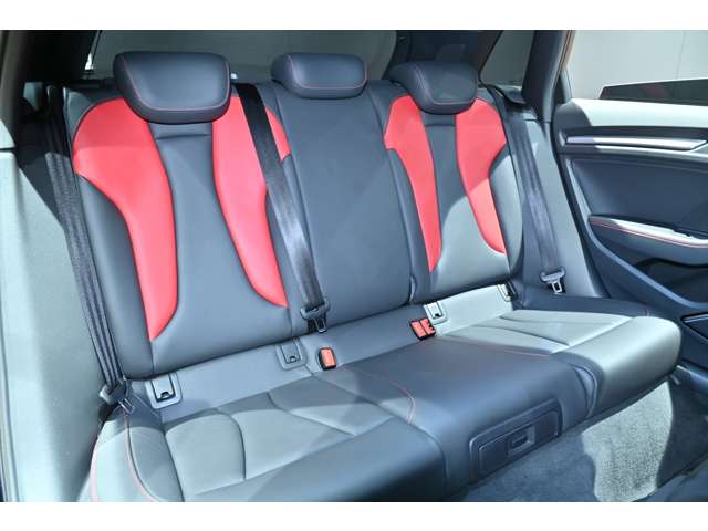 アウディ Ｓ３　スポーツバック ２．０ ４ＷＤ H30年 (関東) 99