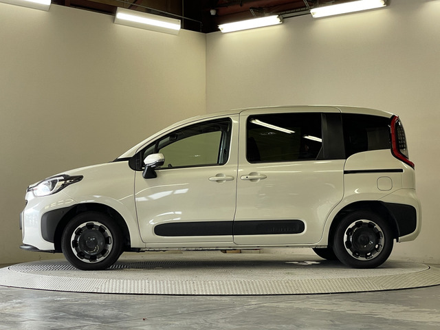 トヨタ シエンタ　ハイブリッド ハイブリッド １．５ Ｚ Ｅ－ＦＯＵＲ ４ＷＤ R6年 () 99