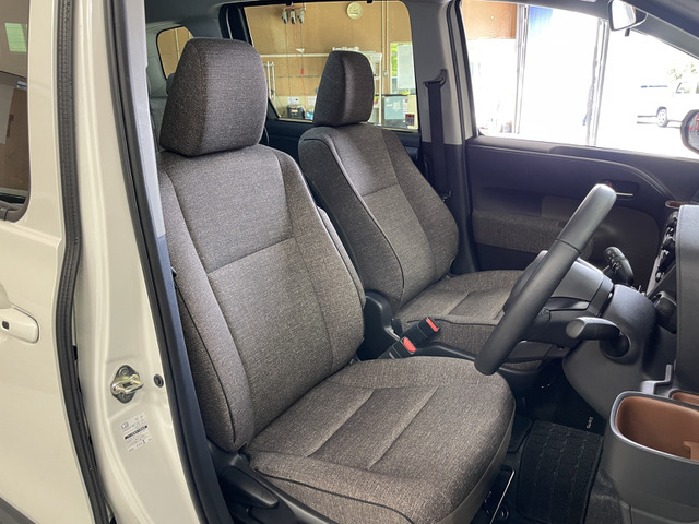 トヨタ シエンタ　ハイブリッド ハイブリッド １．５ Ｚ Ｅ－ＦＯＵＲ ４ＷＤ R6年 () 99