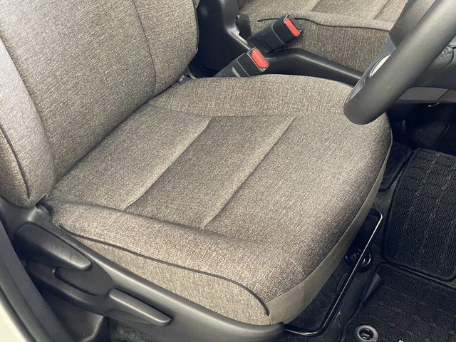 トヨタ シエンタ　ハイブリッド ハイブリッド １．５ Ｚ Ｅ－ＦＯＵＲ ４ＷＤ R6年 () 99