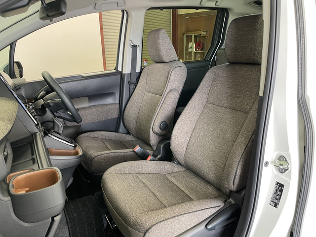 トヨタ シエンタ　ハイブリッド ハイブリッド １．５ Ｚ Ｅ－ＦＯＵＲ ４ＷＤ R6年 () 99